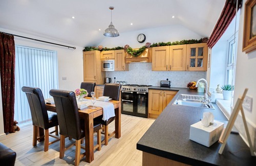 Amlwch Cottage | ANNEXE AT TY MOEL ISAF, with a garden in Amlwch
