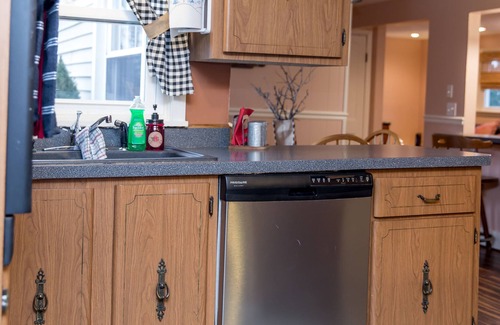 Accident House | Annie's Place-Just like home! Quiet, cozy setting, but close to everything!