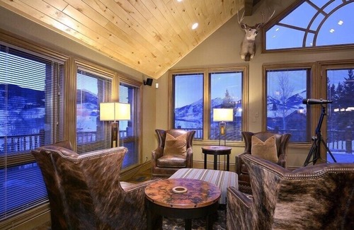 Crested Butte House | Anthracite Lodge/Ski-in Ski-out Luxury with Incredible Views! Hot Tub! Garage!