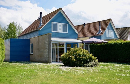 Hoofdplaat House | Antibes 256 - Kustpark Village Scaldia - Detached holiday home directly at the lake with spacious garden