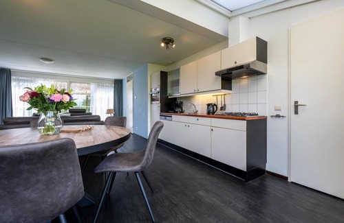 Hoofdplaat House | Antibes 280 - Kustpark Village Scaldia - Detached holiday home directly at the lake with spacious garage and bicycle storage.