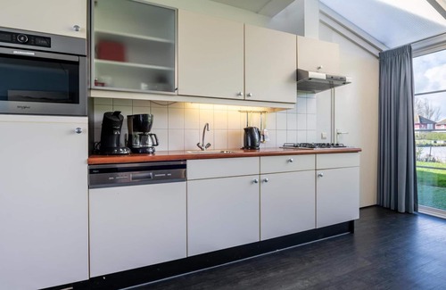 Hoofdplaat House | Antibes 280 - Kustpark Village Scaldia - Detached holiday home directly at the lake with spacious garage and bicycle storage.