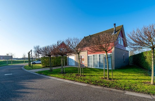 Hoofdplaat House | Antibes 280 - Kustpark Village Scaldia - Detached holiday home directly at the lake with spacious garage and bicycle storage.