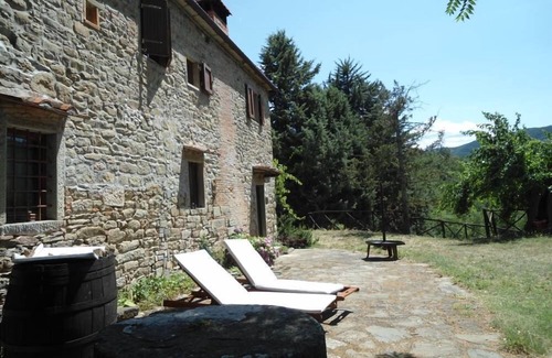 Londa House | Antica casa in pietra circondata da ulivi a SanLeolino Londa 35 km da Firenze