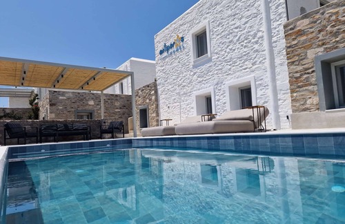 Antiparos Villa | Antiparos Homes - A beautiful holiday home with beach view for groups of 5