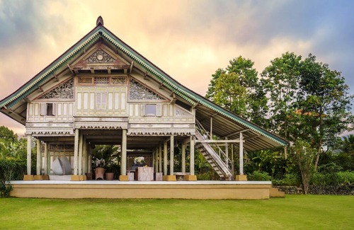 Penebel Villa | Antique house w Shala & Lush Nature View Jatiluwih