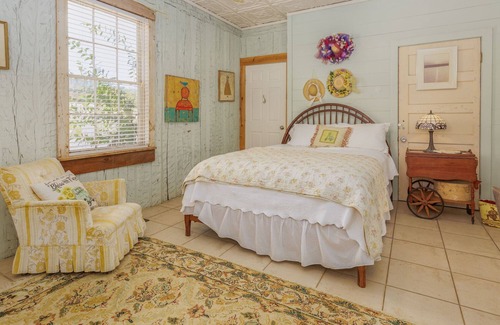 Ingram Other | Antique log home, built in 1852 in St. Geneviève, MO