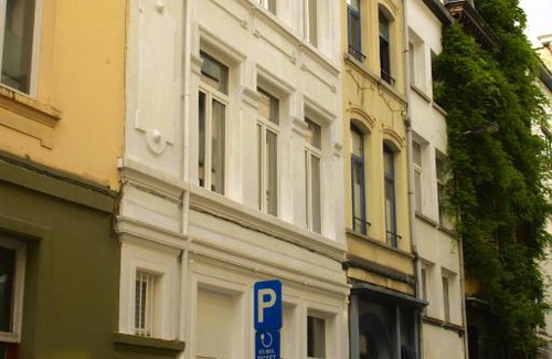 University District Apartment | Antwerp White House