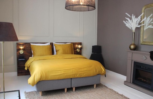 University District Apartment | Antwerp White House