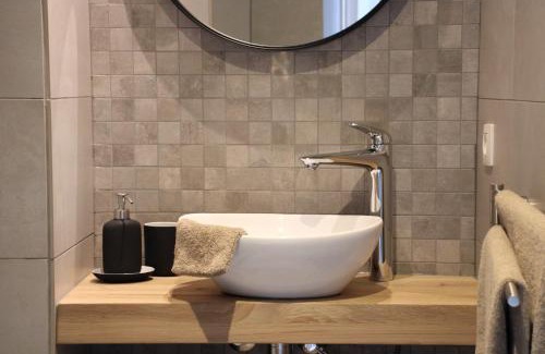 University District Apartment | Antwerp White House