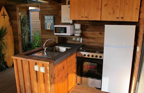 Arue House | Anuhe Bungalow with Ocean View - Bounty Lodge Tahiti