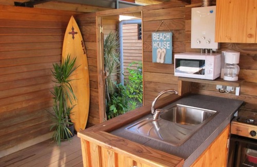 Arue House | Anuhe Bungalow with Ocean View - Bounty Lodge Tahiti