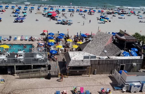 Myrtle Beach Apartment | Any Closer To The Ocean And You Would Get Wet! Private updated condo