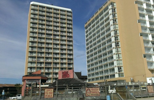 Myrtle Beach Apartment | Any Closer To The Ocean And You Would Get Wet! Private updated condo