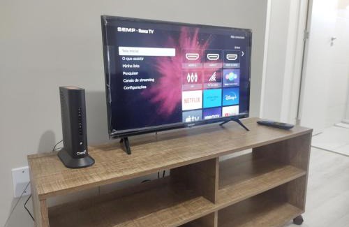 Alexandra Apartment | Ap 2 quartos amplos, com Ar condicionado central, Internet, Netflix e Garagem privativa