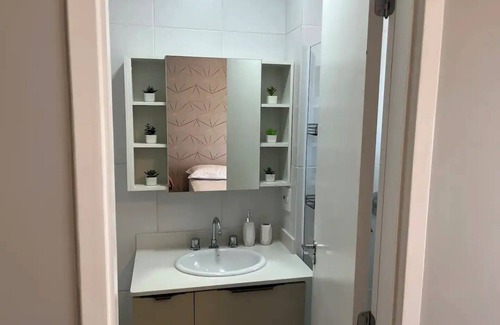 Alphaville Apartment | Ap Aconchegante com Ar-cond, Ótimo Wi-fi, Vaga e Piscina. Perto de Alphaville