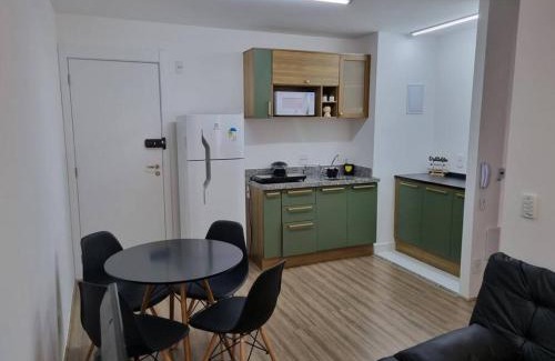 Belem Apartment | Ap10 Prático, confortável com wifi, piscina, rooftoop e academia em frente ao Metrô
