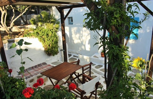 Piso Livadi Apartment | Apaptment for 2-3 persons, with garden, 50 meters from the beach