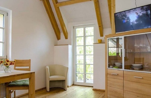 Gimmeldingen Apartment | Apartment Idig in an old sandstone building