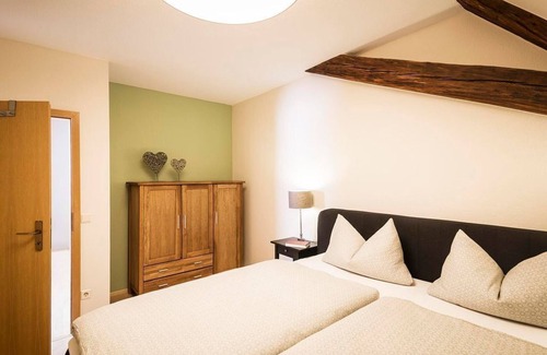 Mußbach Bed & Breakfast | Apartment/apartment, bath, WC, balcony - Weingut - Gästehaus Völcker