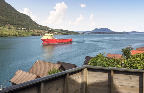 Vindafjord House | Apart and comfortable cottage in the very best location on a sunny plot with a short way to the fjor