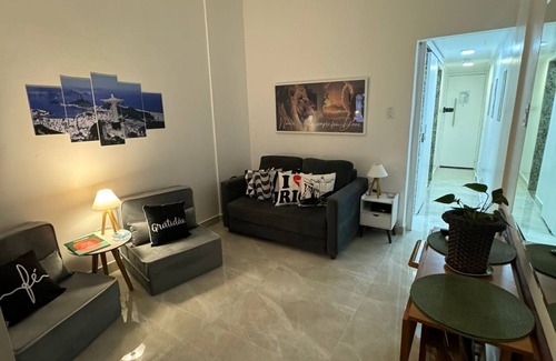 Copacabana Apartment | Apartment located on Copacabana Beach, sea view, living room and bedroom