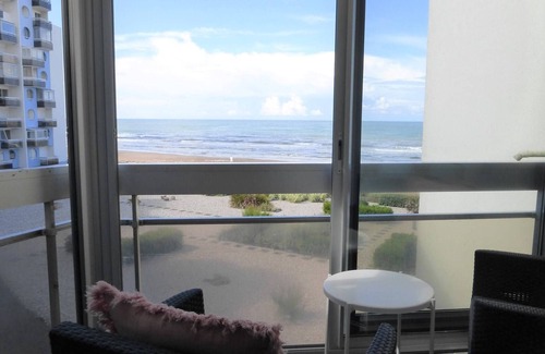 Saint-Gilles-Croix-de-Vie Apartment | Apartment for 5 with direct beach access and garage - Saint-Gilles-Croix-de-Vie