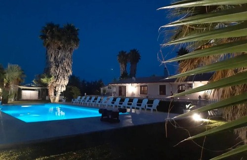 Portopalo di Capo Passero House | Apartment '3 Twins Suite Portopalo' with Shared Garden and Air Conditioning