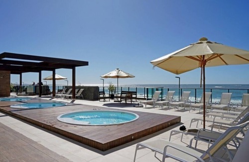 Barra Velha Apartment | Apart. Standing on the sand in Barra Velha, 25 km from Beto Carrero