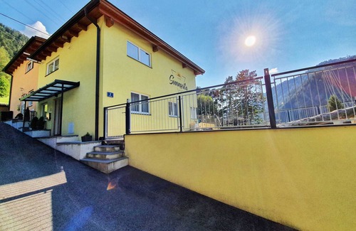 Prutz Apartment | Apart Sunnseita - Holiday apartment with a wonderful view of Laudeck Castle