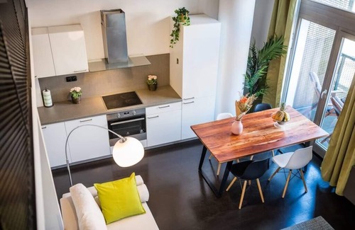 Karlin Apartment | Apart with 3 bedrooms near center Prague