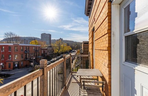 Mile End Apartment | Apart with office in the Plateau