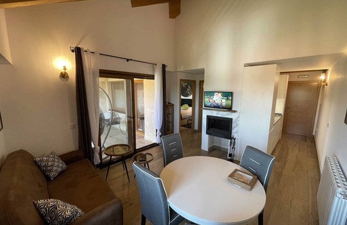 Montejo de la Sierra Apartment | Apartamento de Vistas Privilegiadas a la Reserva de la Biosfera y Exquisita Decoración Ecléctica