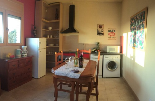 Llinars del Valles Apartment | Apartament 20'beach, near BCN, bbq, wifi (fiber) pool- all private, train direct