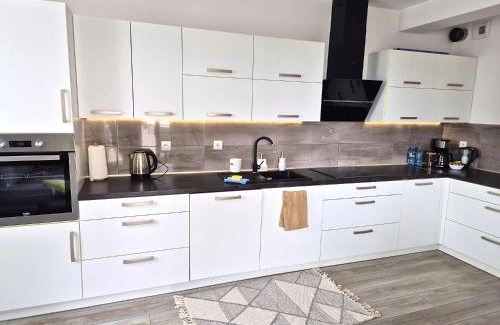 Wrzesnia Apartment | Apartament z balkonem -WiFi-Parking -przy A2