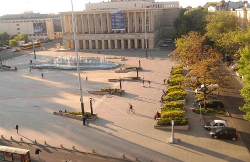 Srodmiescie Apartment | Apartament z widokiem na Teatr Wielki i EC1