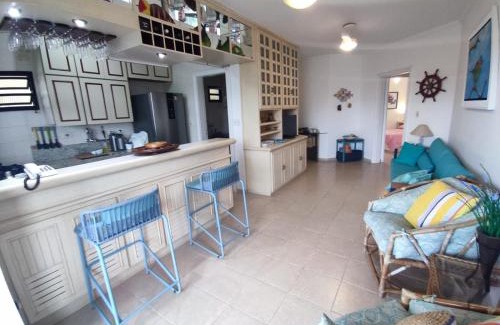 Pereque-Mirim Apartment | Apartamento - 100m da Praia das Toninhas - Condomínio Wembley Tênis, com piscina, estacionamento, portaria 24h, perto da praia, restaurante, lazer, Ar condicionado