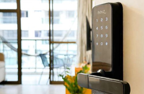 Recreio dos Bandeirantes Apartment | Apartamento 2 Qto e Varanda em Condomínio Completo