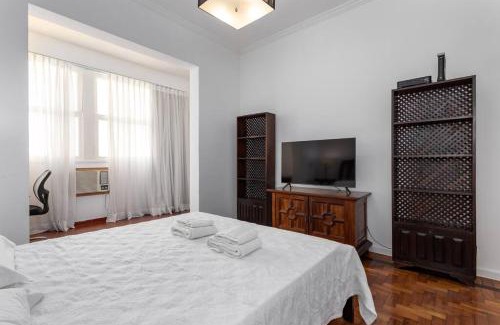 Copacabana Apartment | Apartamento Clásico com Ar, WIFI e Garagem