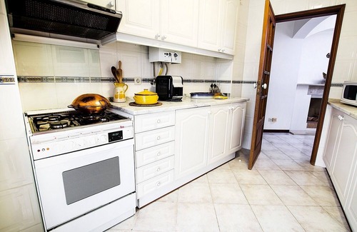 Barra Condo | Apartamento com Dois Quartos e Piscina em Condomínio Privado. A 10 Min. da Praia