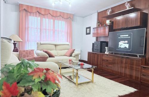 Saron Apartment | Apartamento con piscina en Saron