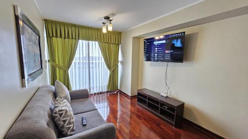 Pueblo Libre Apartment | Apartamento de 3 dormitorios frente a plaza San Miguel con Piscina