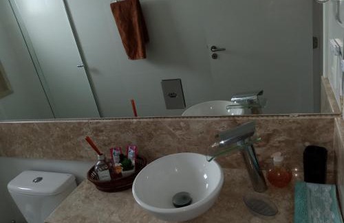 Centro Apartment | Apartamento de Frente para o Mar com Vista Incrível da Praia da Vila, Piscina e Varanda com Churrasqueira
