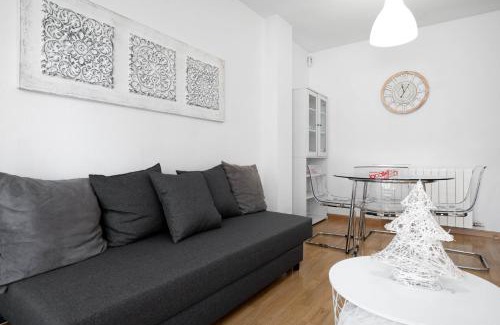 Abena Apartment | Apartamento en Sabiñánigo con amplia y soleada terraza