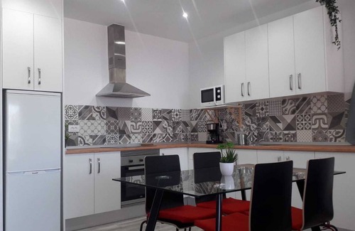 El Medano Apartment | Apartamento El Médano Vista al Mar with Sea View, Wi-Fi & Balcony