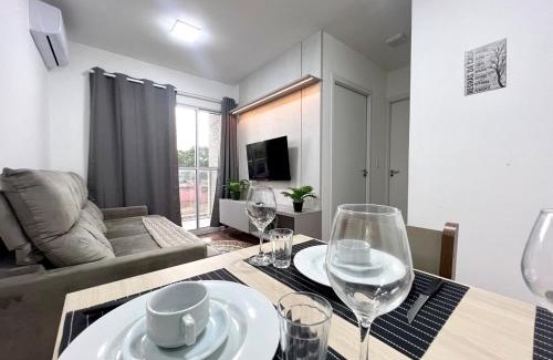 Vila Industrial Apartment | Apartamento Inteiro - 2 Quartos com AC - Wifi 1000mb - Piscina - 1 Vaga de Garagem - Elevador - Sacada Gourmet - Indicado para Grupos, Hospedes a Trabalho, Família e Pets
