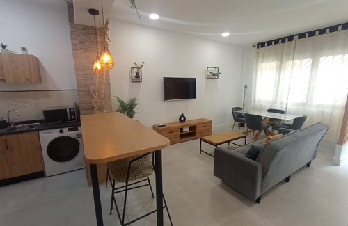 Distrito Noroeste Apartment | Apartamento moderno junto a la estación de tren