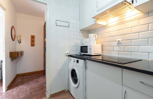 Vilassar de Mar Apartment | Apartamento Sant Mateu 25km BCN with Balcony, A/C & Wi-Fi