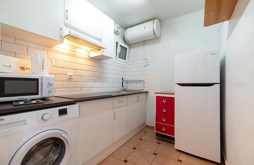 Vilassar de Mar Apartment | Apartamento Sant Mateu 25km BCN with Balcony, A/C & Wi-Fi