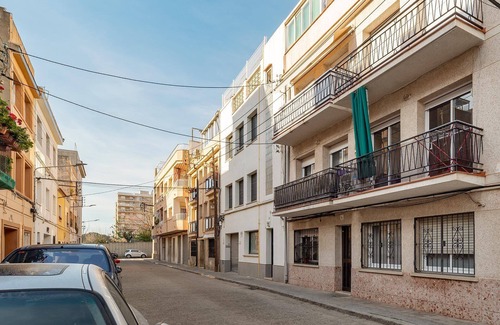 Vilassar de Mar Apartment | Apartamento Sant Mateu 25km BCN with Balcony, A/C & Wi-Fi